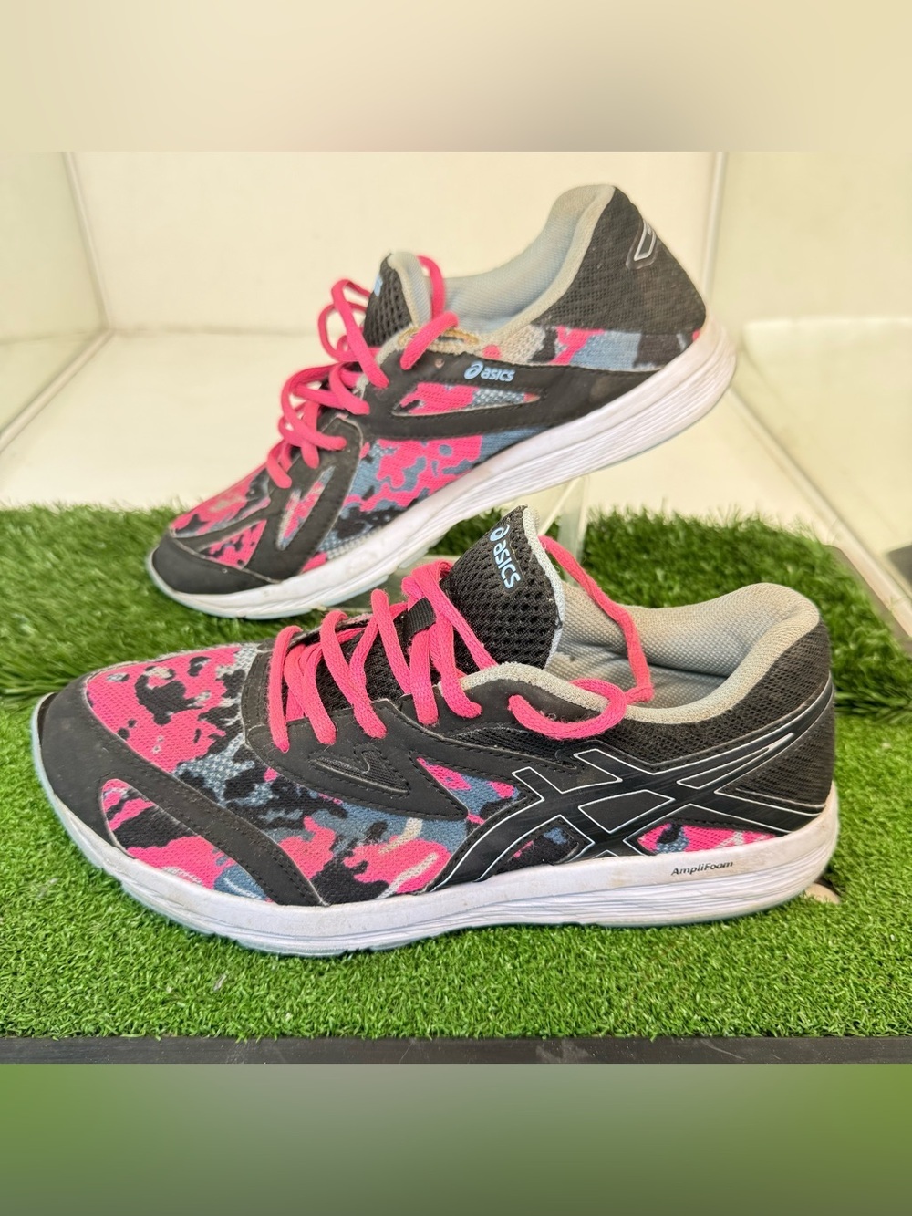 ASICS Amplica running shoes Sz 6